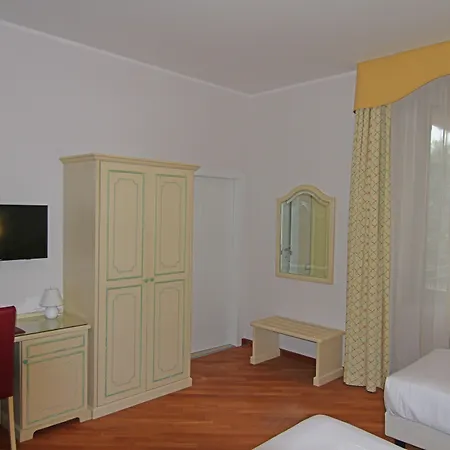 Hotel Centrale チェルノッビオ