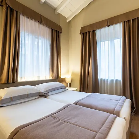 מלון Hotel Centrale 4*