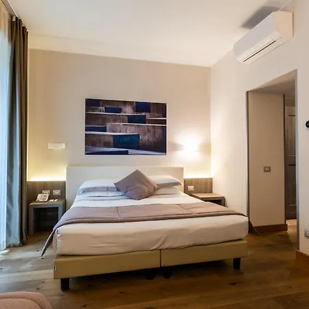 Hotel Centrale מלון