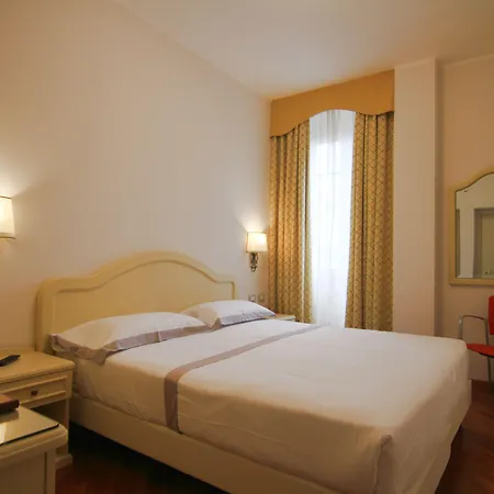 מלון Hotel Centrale צ'רנוביו