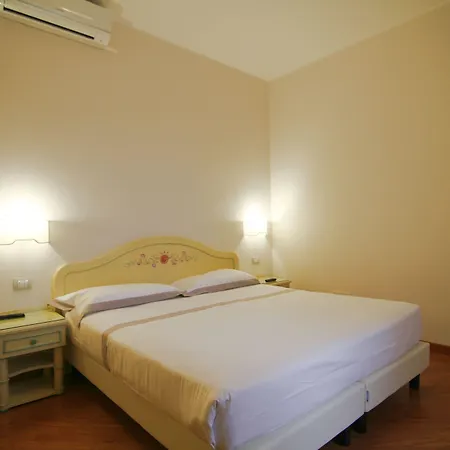 מלון Hotel Centrale צ'רנוביו