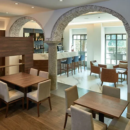 Hotel Centrale מלון