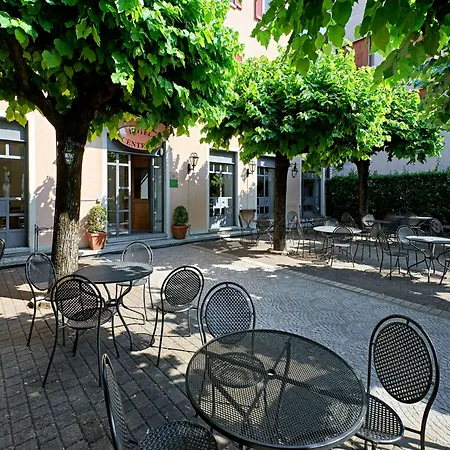 Hotel Centrale Τσερνόμπιο